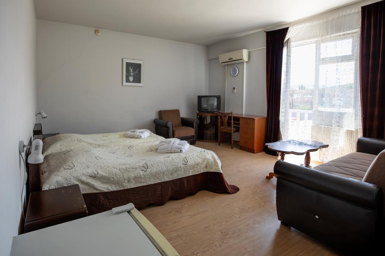 Leader Hotel Gori Exteriér fotografie