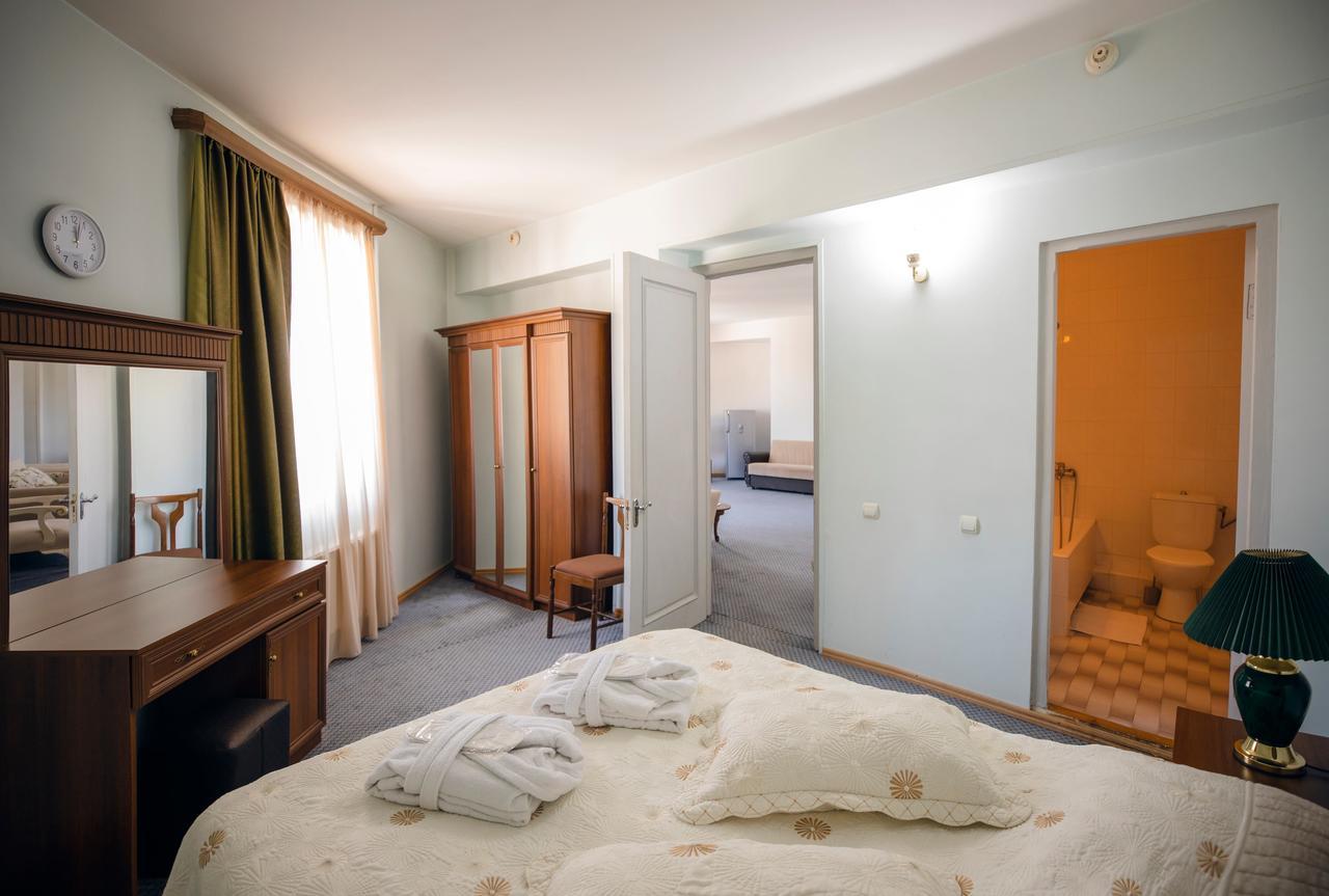 Leader Hotel Gori Exteriér fotografie