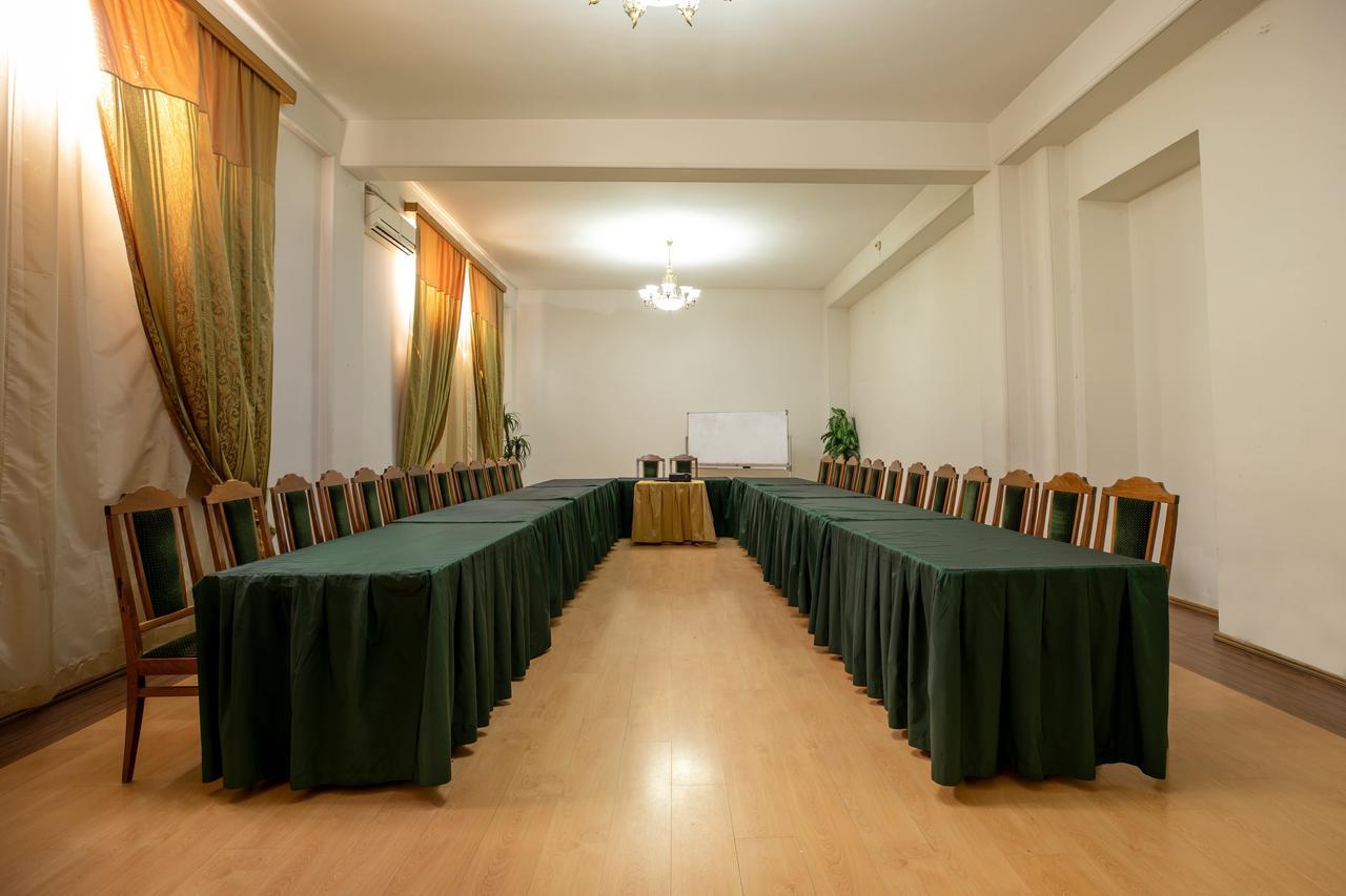 Leader Hotel Gori Exteriér fotografie