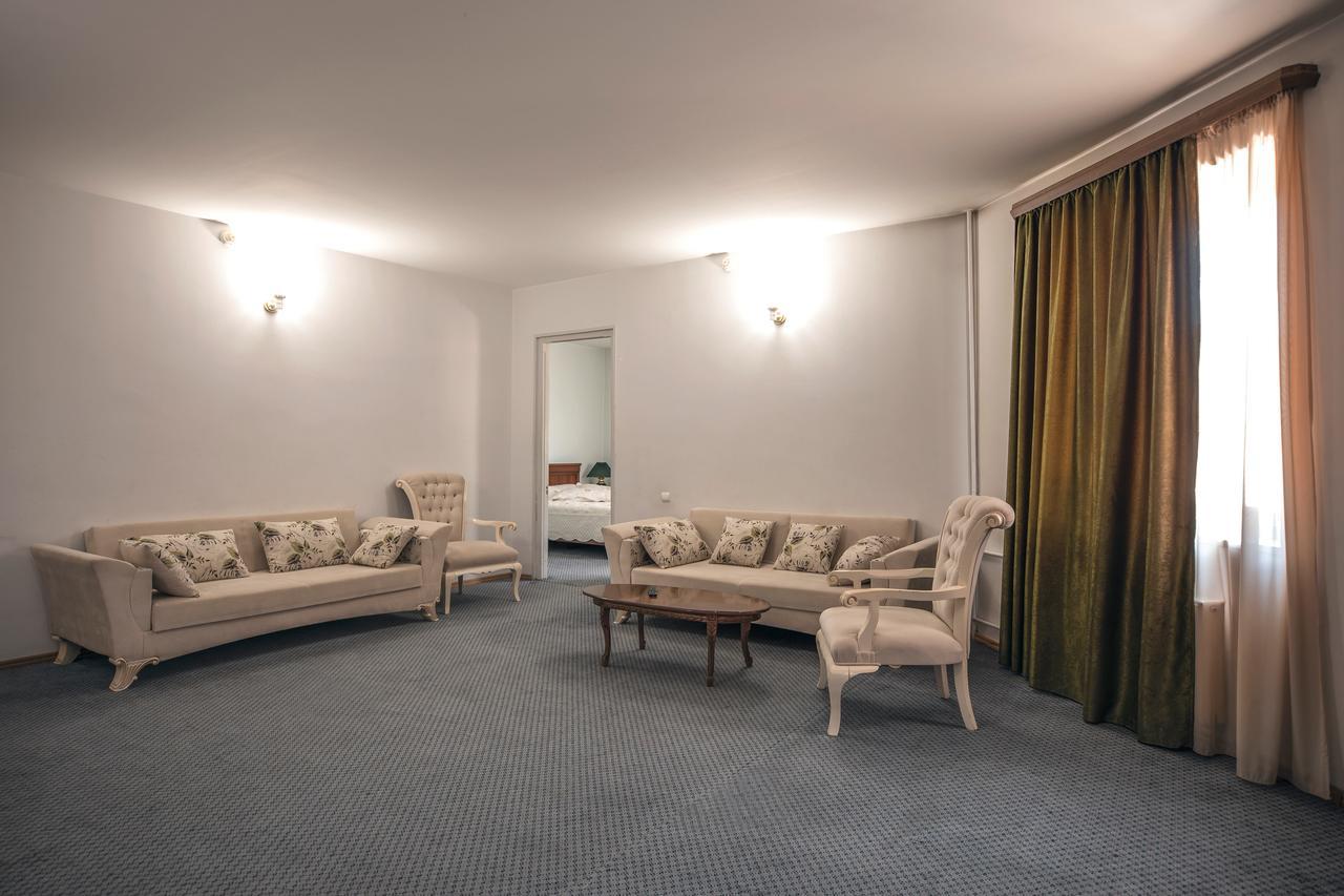 Leader Hotel Gori Exteriér fotografie