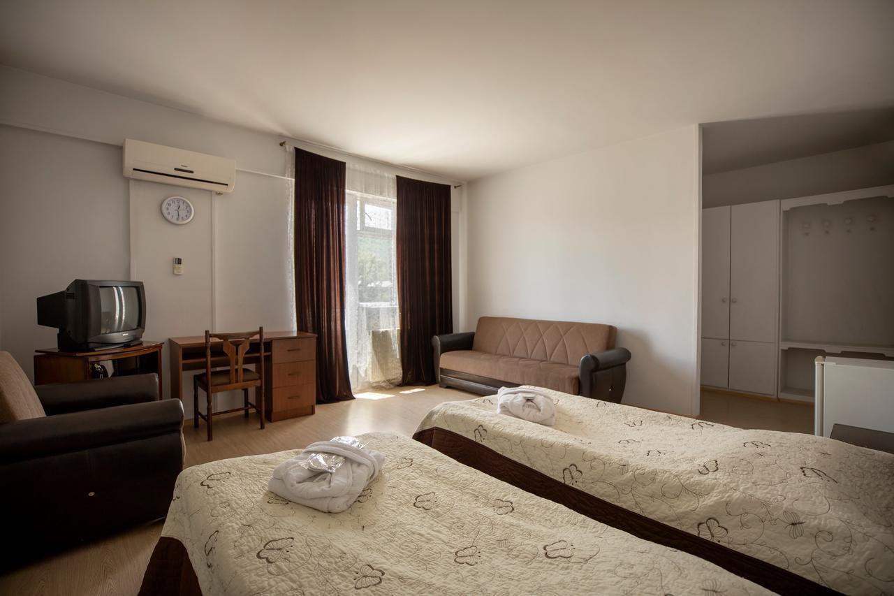 Leader Hotel Gori Exteriér fotografie